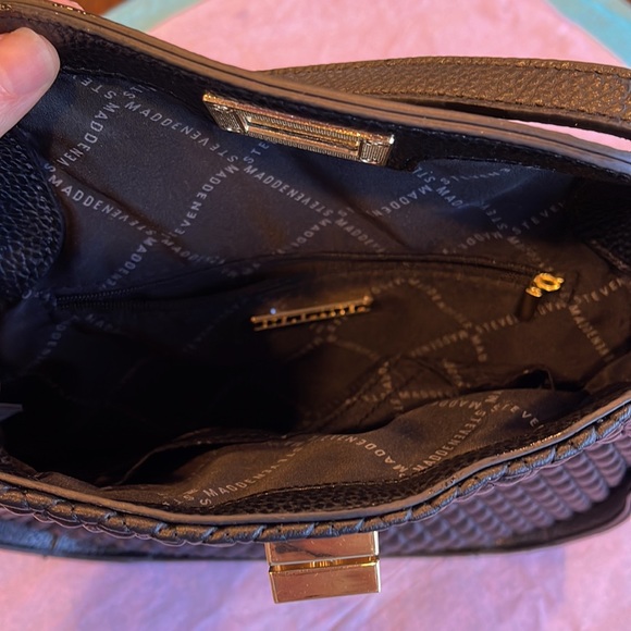 Steve Madden Black Quilted Shoulder Bag | Exterior Pockets - Picture 7 of 9
